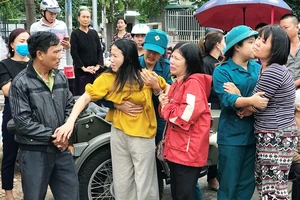 Người thân chiến sĩ Đoàn 337 nóng lòng chờ nhìn mặt lần cuối