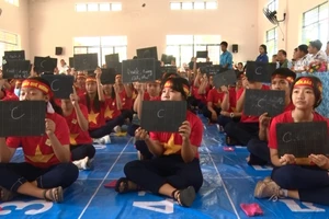 Cảnh sát biển phổ biến luật phòng chống ma túy trên biển