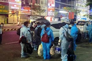 Đà Nẵng bàn giao 7 người Trung Quốc cho Quảng Ngãi cách ly