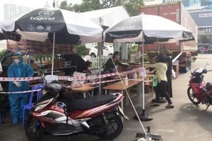 Ngày mai, công an Đà Nẵng dừng bán hàng cho dân ở các container