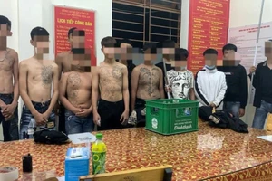 Lên mạng học cách chế tạo bom xăng mang đi hỗn chiến