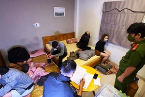 Quản lý khách sạn trang bị loa, đèn chứa chấp người 'bay lắc'