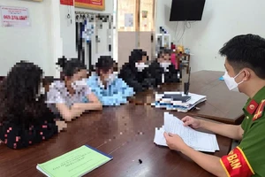 Nhóm nữ sinh đánh hội đồng bạn bị công an mời lên làm việc