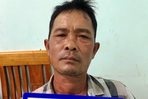 Khống chế cướp điện thoại của cô gái thì gặp công an tuần tra