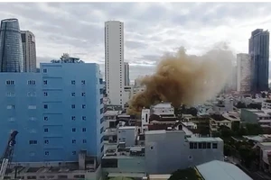 Đà Nẵng: Nhà hàng vắng chủ bốc cháy ngùn ngụt