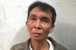 Sau khi hướng dẫn, cha cùng con trai 8 tuổi đi ăn trộm