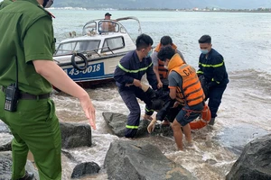 Người đàn ông nhảy cầu Thuận Phước tử vong