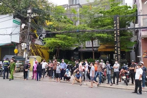 Thi thể người đàn ông kẹt dưới cống cáp ngầm