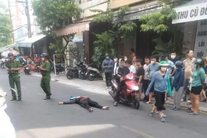 Nạn nhân nằm bất động trong hỗn chiến bỏ trốn sau khi đến bệnh viện