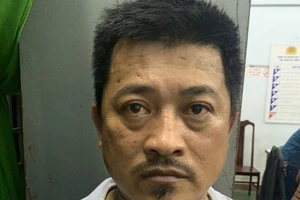 Bị bắt vì đánh người, lấy điện thoại để siết nợ 