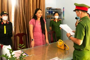 1 phụ nữ trong thời gian tại ngoại vẫn lừa thêm hàng chục tỉ đồng