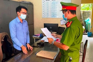 Bắt nhân viên ngân hàng hướng dẫn vay rồi chiếm đoạt tiền của khách