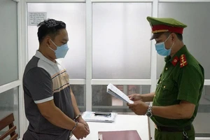 Bắt nam nhân viên ngân hàng lừa đồng nghiệp 7 tỉ đồng