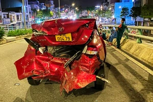 Xe khách tông hàng loạt làm nhiều người thương vong