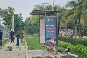 Người đàn ông ngoại quốc tử vong ở nhà chờ xe buýt