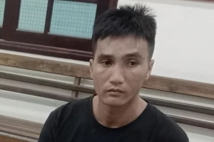 Bắt người chuyên cạy cốp xe máy lấy đồ của du khách Đà Nẵng