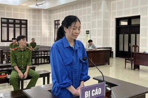 Nữ giảng viên mua xăng về đốt chồng vì nghi chồng có nhân tình