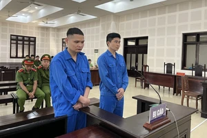 Nổ quen biết với nhiều lãnh đạo và công an để lừa đảo gần 1 tỉ đồng