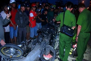 Hiện trường tang thương vụ container tông hàng loạt xe máy 