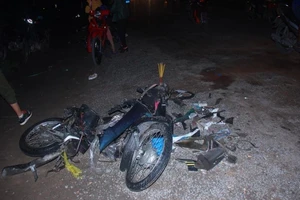 Vụ container Long An: Chặn nhiều ba gác để đưa người đi viện