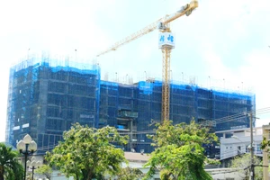 Dự án Riva Park cất nóc sau một năm thi công