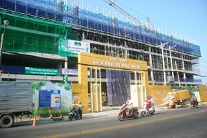 Địa ốc khu Tây rầm rộ bung hàng