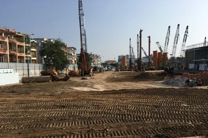 Hàng loạt dự án vừa quây tôn đã huy động vốn