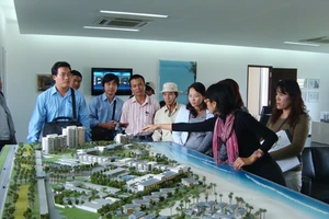 Choáng váng kiểu “đốt tiền” của môi giới bất động sản