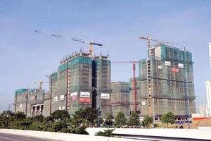 Lo ngại bão hòa, dội hàng căn hộ cao cấp