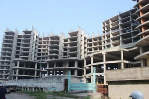 Chủ đầu tư thế chấp dự án: Rủi ro lớn mua nhà “trên giấy“