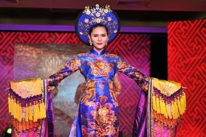 Triển lãm khung cảnh tiệc cưới xa hoa theo phong cách vương triều