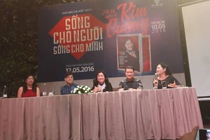 Văn nghệ sĩ nổi tiếng tham dự ra mắt hồi ký của Kỳ nữ Kim Cương