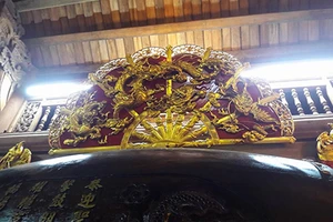 Chi tiết sự rực rỡ, đắt tiền khắp nơi ở nhà thờ Tổ của Hoài Linh 