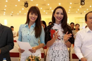 Hoài Linh và dàn sao ủng hộ 'Quê hương biển gọi'