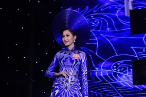 Đoàn Thị Hồng Trang đăng quang Hoa khôi miền Trung 2016