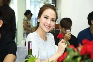 Hoa hậu Diễm Hương tích cực kiếm tiền