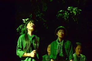 Trịnh Kim Chi làm kịch miễn phí 