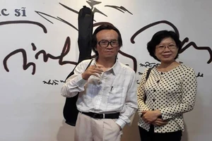 Các nghệ sĩ thích thú ngắm mình qua tượng sáp 