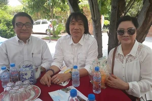 Đông đảo nghệ sĩ nổi tiếng viếng NS Thanh Sang