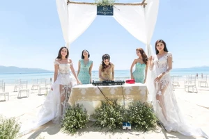 Ngắm dàn hoa hậu, hoa khôi làm cô dâu trên biển