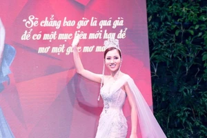 Vừa đăng quang, HH Hoàng Thu Thảo trở thành giám đốc