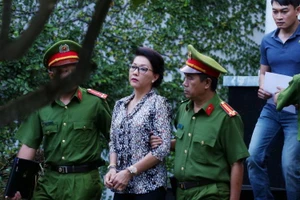 Công an cho mượn sà lan hút cát lậu để làm phim