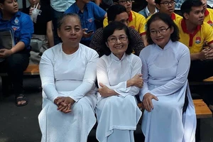 Dựng chợ Bến Thành bằng sách kỷ niệm xuân Mậu Thân