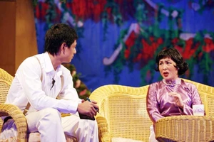 Vừa đóng cửa Superbowl, NSND Hồng Vân đã mở lại 