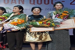 Áp lực kiện tụng, vở của Ngọc Trinh vẫn huy chương vàng