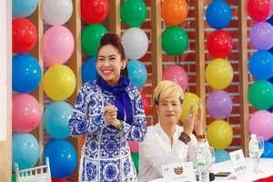 NS cải lương Bình Tinh một mình 'chống đỡ' 3 nam nghệ sĩ hài