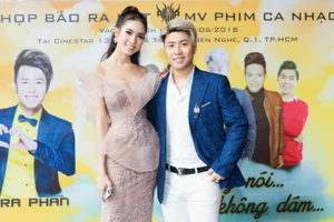 Akira Phan, Phan Thị Mơ 'Thương không nói yêu không dám'