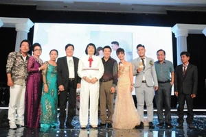 Sao cải lương tưng bừng mừng cưới con NS Thanh Sang