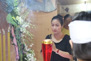 Nghệ sĩ thương tiếc nhiếp ảnh sân khấu Minh Hoàng