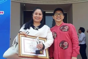 Tiên Nga, Thiên mệnh anh hùng đoạt giải Văn học nghệ thuật